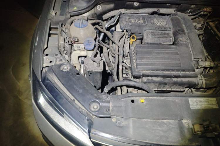 Used Volkswagen Sagitar 2015 230TSI Automatic Comfort Version Engine Bay Right