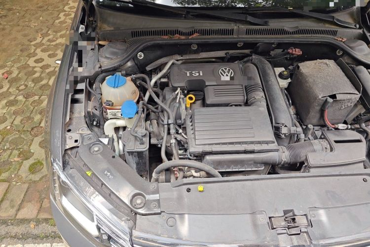 Used Volkswagen Sagitar 2015 230TSI Manual Luxury Edition Engine Bay Right