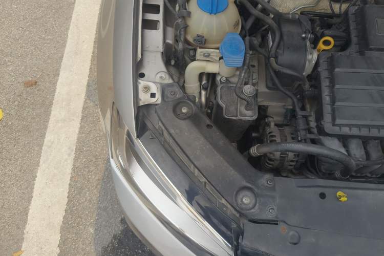 Used Volkswagen Sagitar 2015 1.6L Manual Comfort Model Engine Bay Right