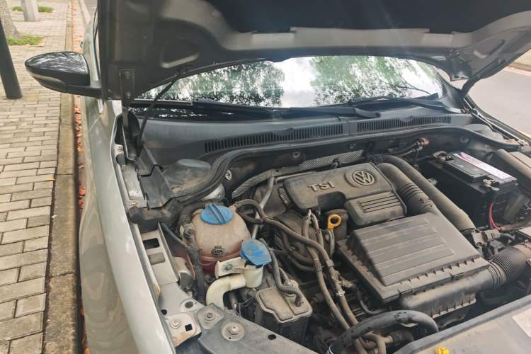 Used Volkswagen Sagitar 2015 230TSI Automatic Comfort Version Engine Bay Right