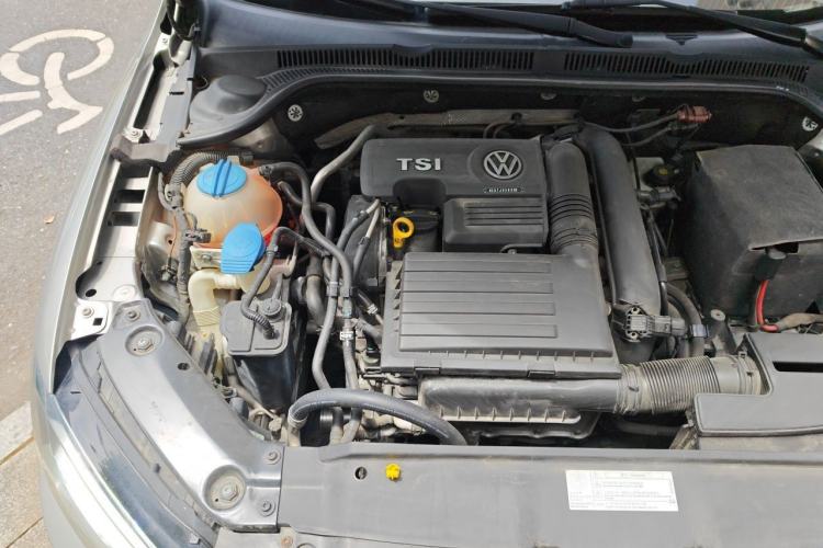 Used Volkswagen Sagitar 2015 230TSI Automatic Luxury Model Engine Bay Right