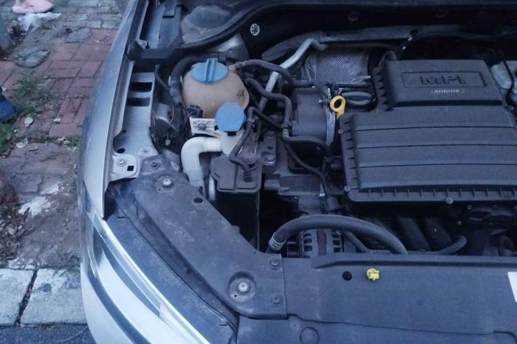 Used Volkswagen Sagitar 2015 1.6L Manual Comfort Model Engine Bay Right