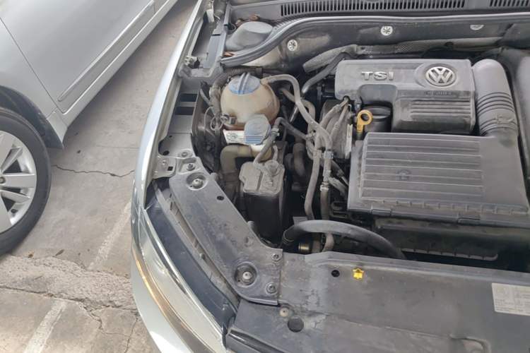 Used Volkswagen Sagitar 2015 230TSI Automatic Comfort Version Engine Bay Right