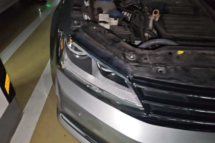 Used Volkswagen Sagitar 2015 230TSI Manual Luxury Edition Engine Bay Right