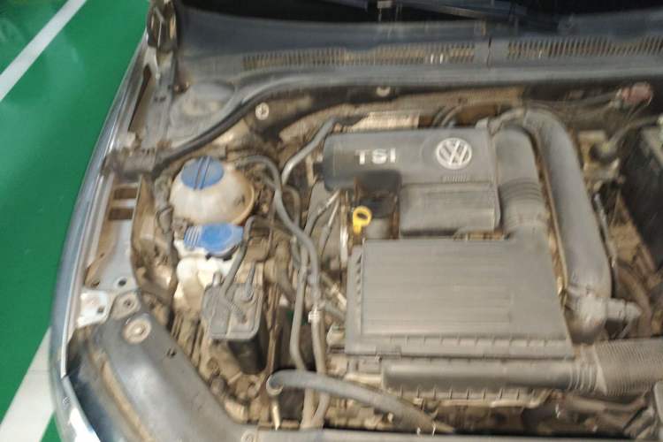 Used Volkswagen Sagitar 2015 230TSI Automatic Comfort Version Engine Bay Right