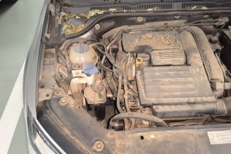 Used Volkswagen Sagitar 2015 230TSI Automatic Comfort Version Engine Bay Right