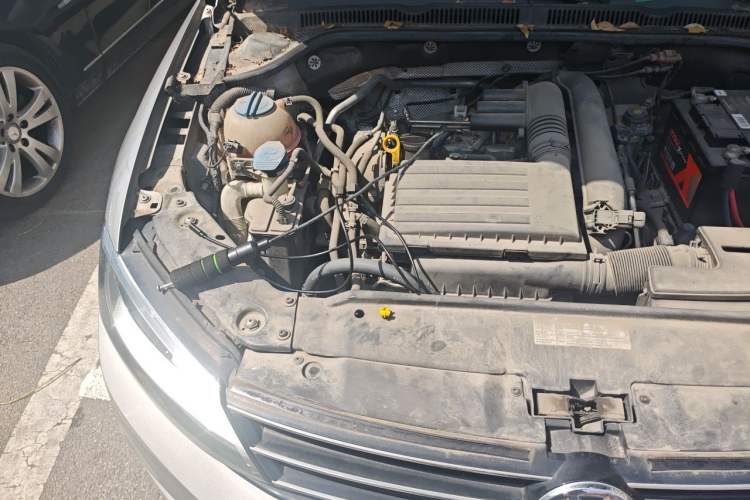 Used Volkswagen Sagitar 2015 230TSI Automatic Comfort Version Engine Bay Right