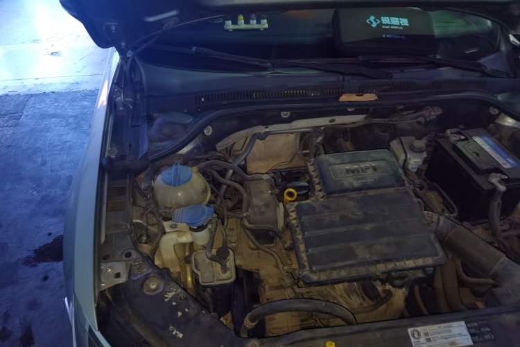 Used Volkswagen Sagitar 2015 1.6L Manual Comfort Model Engine Bay Right
