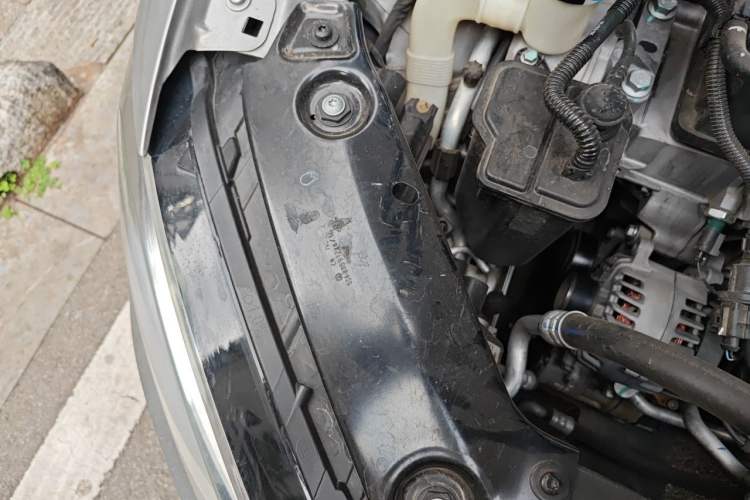 Used Volkswagen Sagitar 2015 1.6L Automatic Comfort Model Engine Bay Right