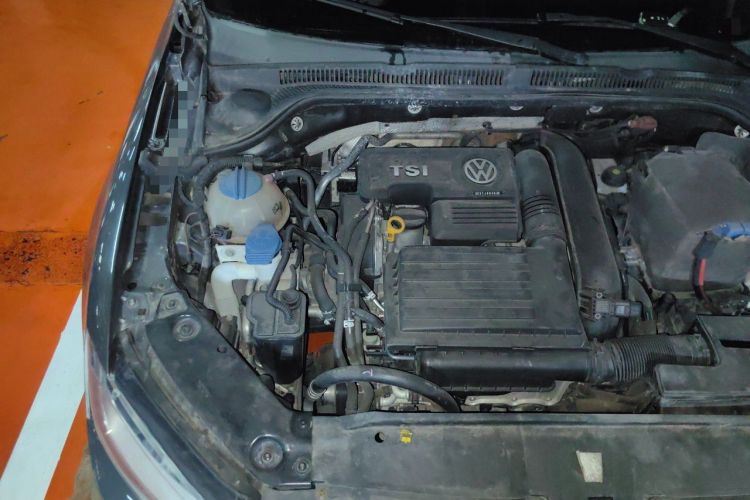 Used Volkswagen Sagitar 2015 230TSI Automatic Comfort Version Engine Bay Right