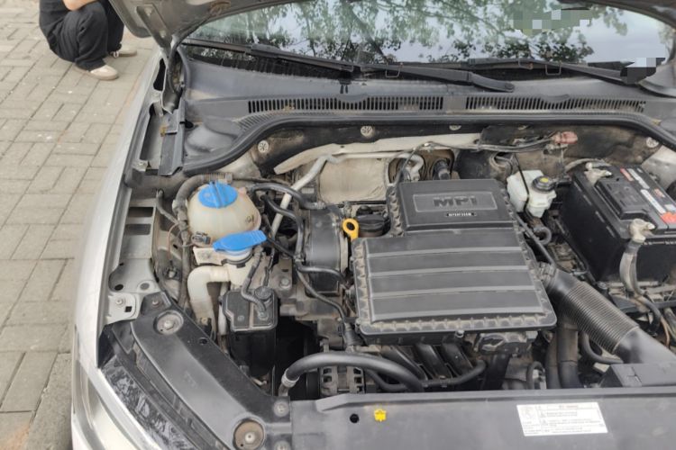 Used Volkswagen Sagitar 2015 1.6L Manual Fashion Edition Engine Bay Right