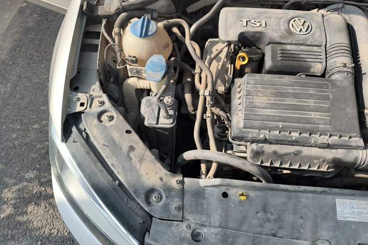 Used Volkswagen Sagitar 2015 230TSI Automatic Comfort Version Engine Bay Right