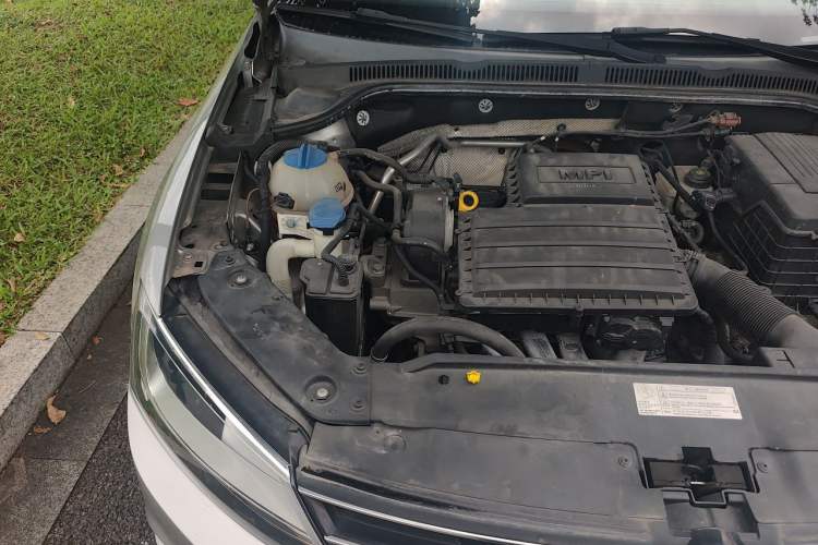 Used Volkswagen Sagitar 2015 1.6L Automatic Comfort Model Engine Bay Right