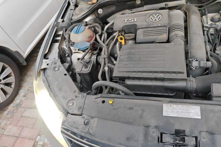 Used Volkswagen Sagitar 2015 230TSI Automatic Comfort Version Engine Bay Right