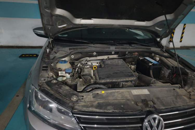 Used Volkswagen Sagitar 2015 1.6L Manual Comfort Model Engine Bay Right