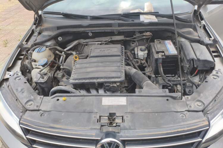 Used Volkswagen Sagitar 2015 1.6L Manual Comfort Model Engine Bay