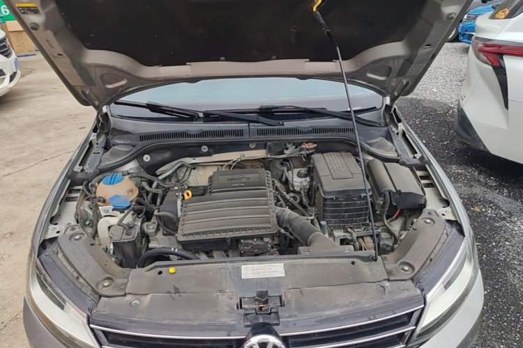 Used Volkswagen Sagitar 2015 1.6L Automatic Comfort Model Engine Bay
