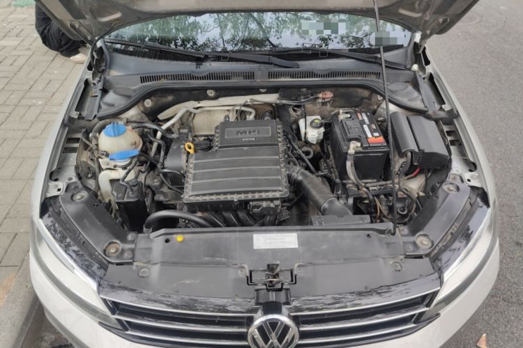 Used Volkswagen Sagitar 2015 1.6L Manual Fashion Edition Engine Bay