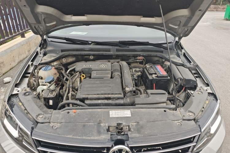 Used Volkswagen Sagitar 2015 230TSI Automatic Comfort Version Engine Bay