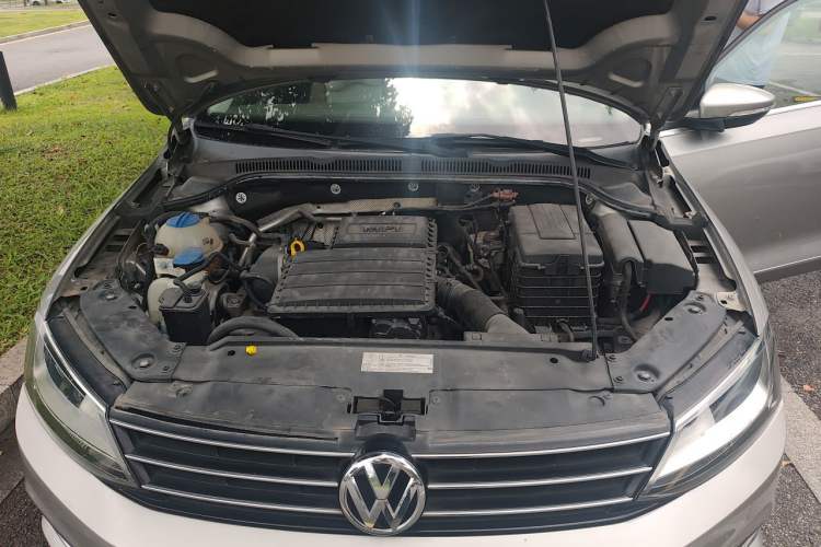 Used Volkswagen Sagitar 2015 1.6L Automatic Comfort Model Engine Bay