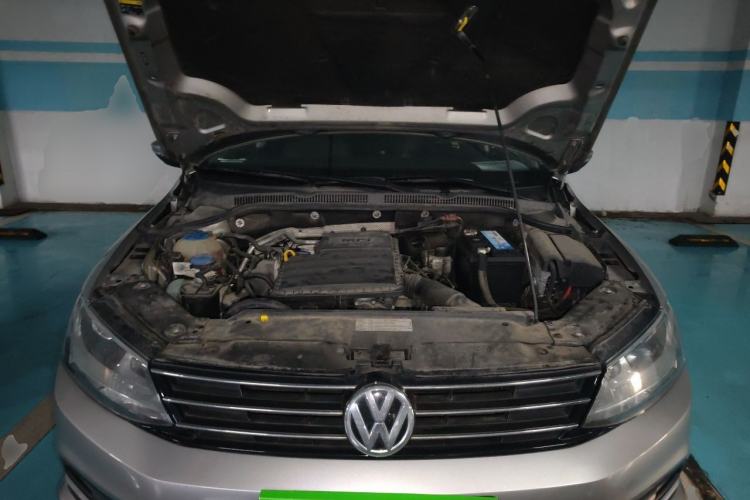 Used Volkswagen Sagitar 2015 1.6L Manual Comfort Model Engine Bay