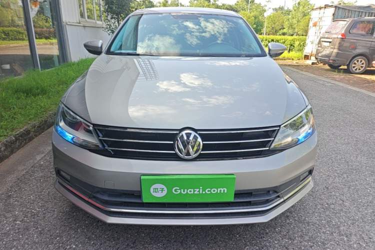 Used Volkswagen Sagitar 2015 1.6L Automatic Comfort Model Front