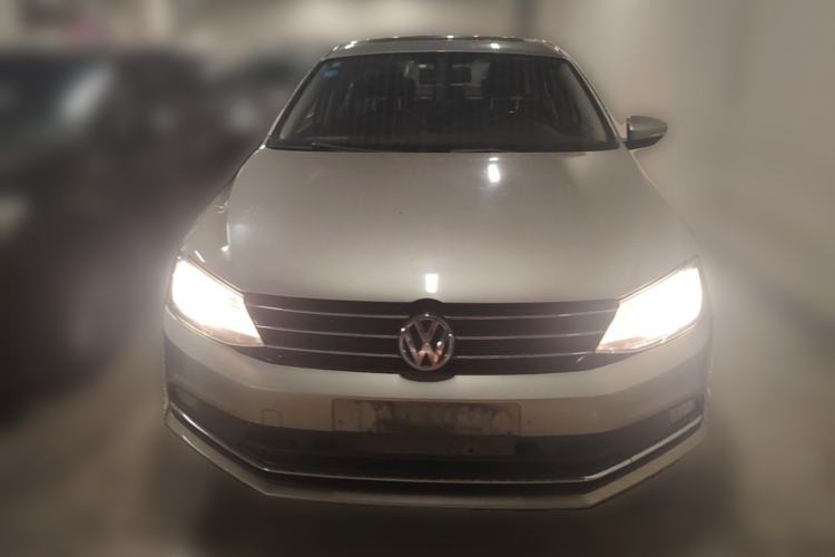 Used Volkswagen Sagitar 2015 230TSI Automatic Luxury Model Front