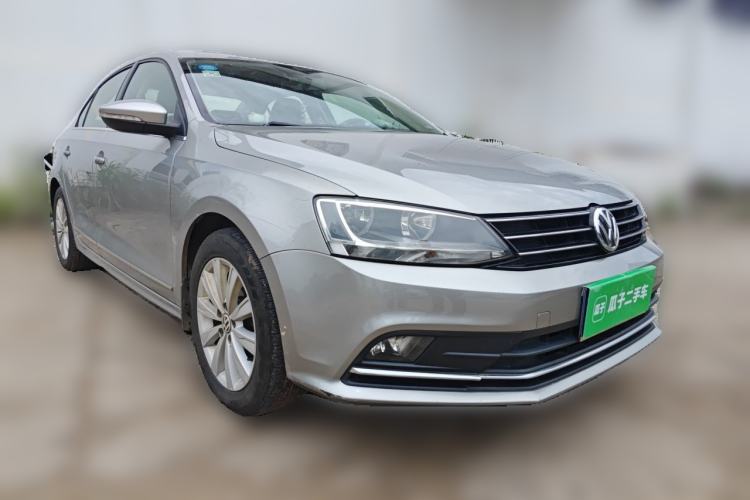 Used Volkswagen Sagitar 2015 230TSI Automatic Comfort Version Front Right 45 Deg