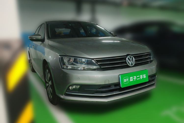 Used Volkswagen Sagitar 2015 230TSI Automatic Luxury Model Front Right 45 Deg