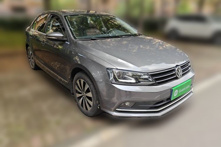 Used Volkswagen Sagitar 2015 230TSI Manual Luxury Edition Front Right 45 Deg