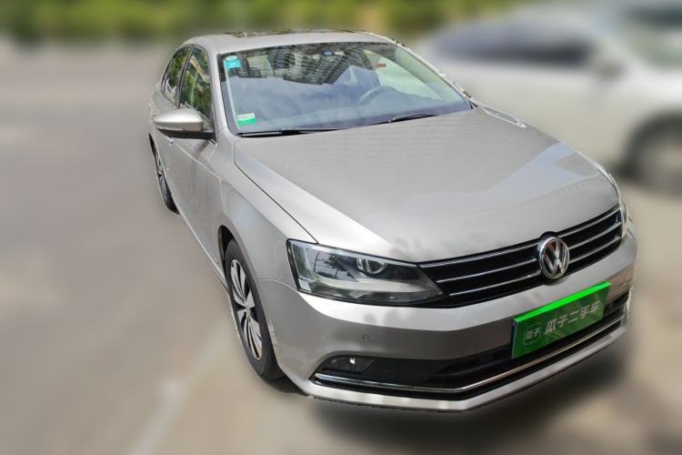 Used Volkswagen Sagitar 2015 230TSI Automatic Luxury Model Front Right 45 Deg