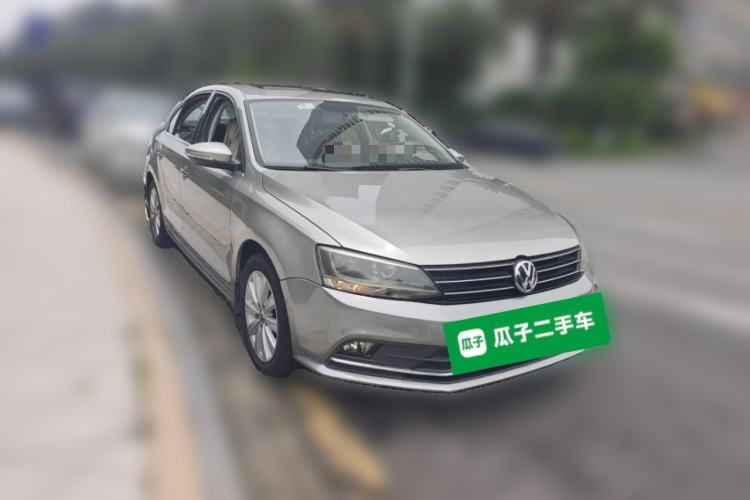 Used Volkswagen Sagitar 2015 230TSI Automatic Comfort Version Front Right 45 Deg