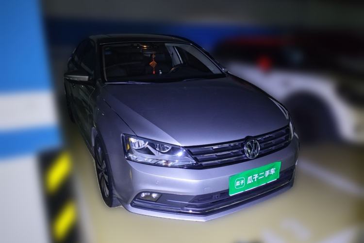 Used Volkswagen Sagitar 2015 230TSI Manual Luxury Edition Front Right 45 Deg