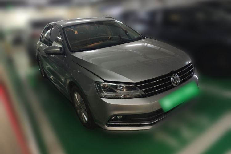 Used Volkswagen Sagitar 2015 230TSI Automatic Comfort Version Front Right 45 Deg