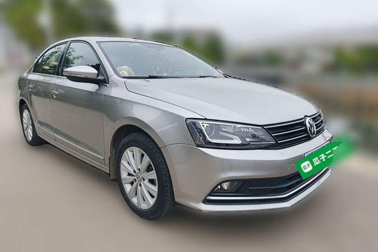 Used Volkswagen Sagitar 2015 230TSI Automatic Comfort Version Front Right 45 Deg