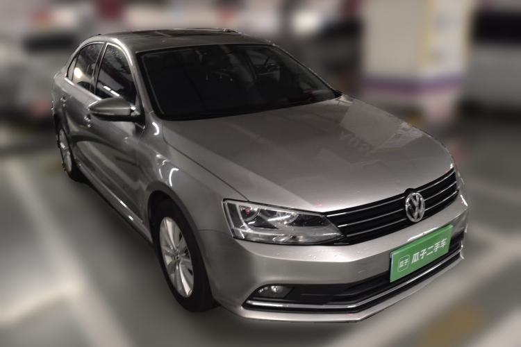 Used Volkswagen Sagitar 2015 230TSI Automatic Comfort Version Front Right 45 Deg