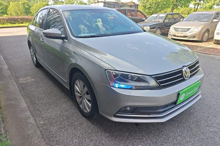 Used Volkswagen Sagitar 2015 1.6L Automatic Comfort Model Front Right 45 Deg
