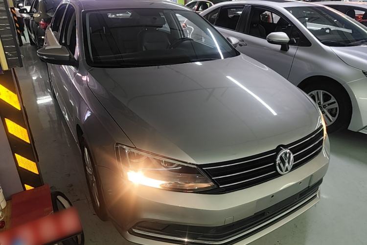 Used Volkswagen Sagitar 2015 1.6L Automatic Comfort Model Front Right 45 Deg