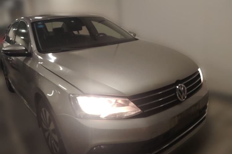 Used Volkswagen Sagitar 2015 230TSI Automatic Luxury Model Front Right 45 Deg