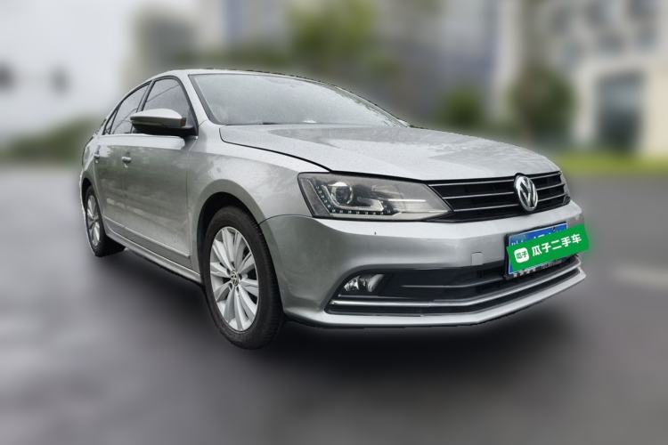 Used Volkswagen Sagitar 2015 230TSI Manual Comfort Version Front Right 45 Deg