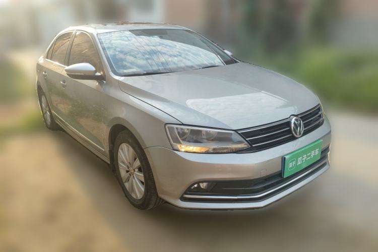 Used Volkswagen Sagitar 2015 230TSI Manual Comfort Version Front Right 45 Deg