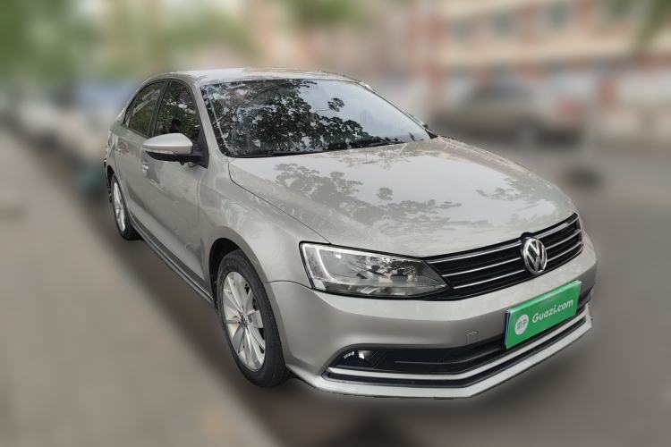 Used Volkswagen Sagitar 2015 1.6L Manual Fashion Edition Front Right 45 Deg