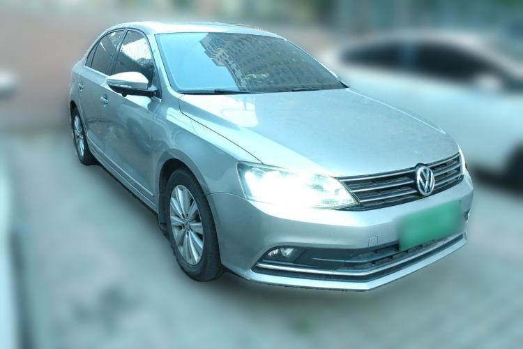 Used Volkswagen Sagitar 2015 230TSI Automatic Comfort Version Front Right 45 Deg