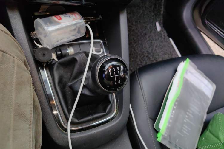 Used Volkswagen Sagitar 2015 1.6L Manual Comfort Model Gear Lever