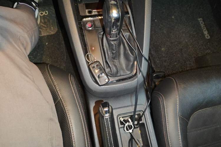 Used Volkswagen Sagitar 2015 280TSI Automatic Flagship Model Gear Lever