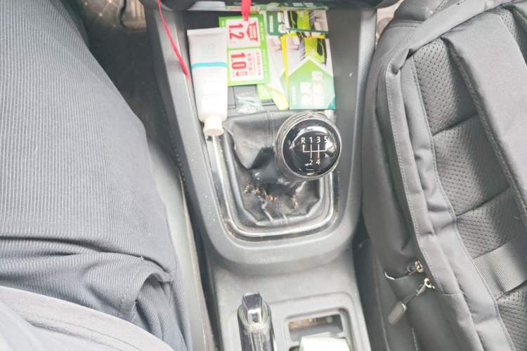 Used Volkswagen Sagitar 2015 1.6L Manual Comfort Model Gear Lever