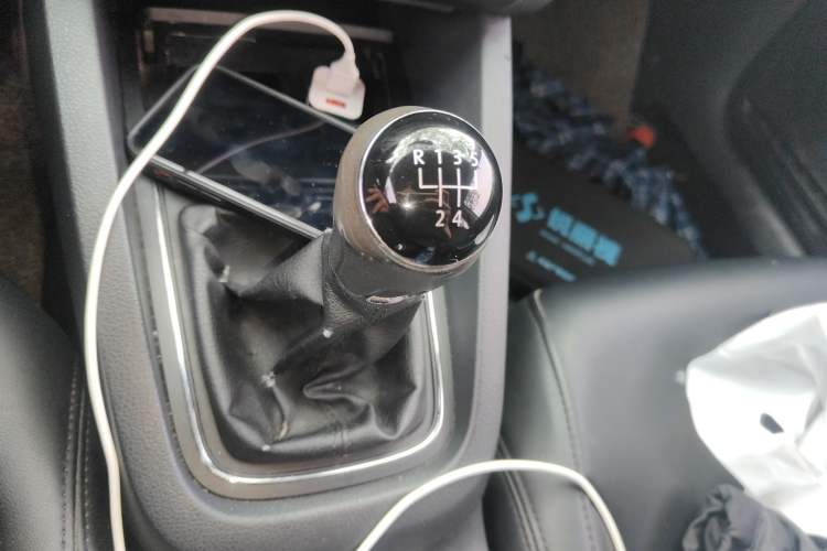 Used Volkswagen Sagitar 2015 1.6L Manual Fashion Edition Gear Lever