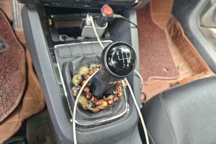 Used Volkswagen Sagitar 2015 1.6L Manual Comfort Model Gear Lever