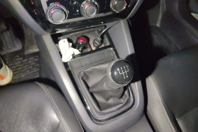 Used Volkswagen Sagitar 2015 1.6L Manual Comfort Model Gear Lever