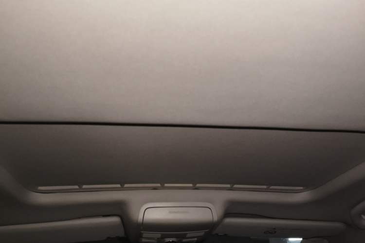 Used Volkswagen Sagitar 2015 230TSI Automatic Comfort Version Headliner